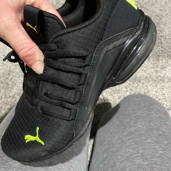 Black and neon Pumas - Picture 3 of 5